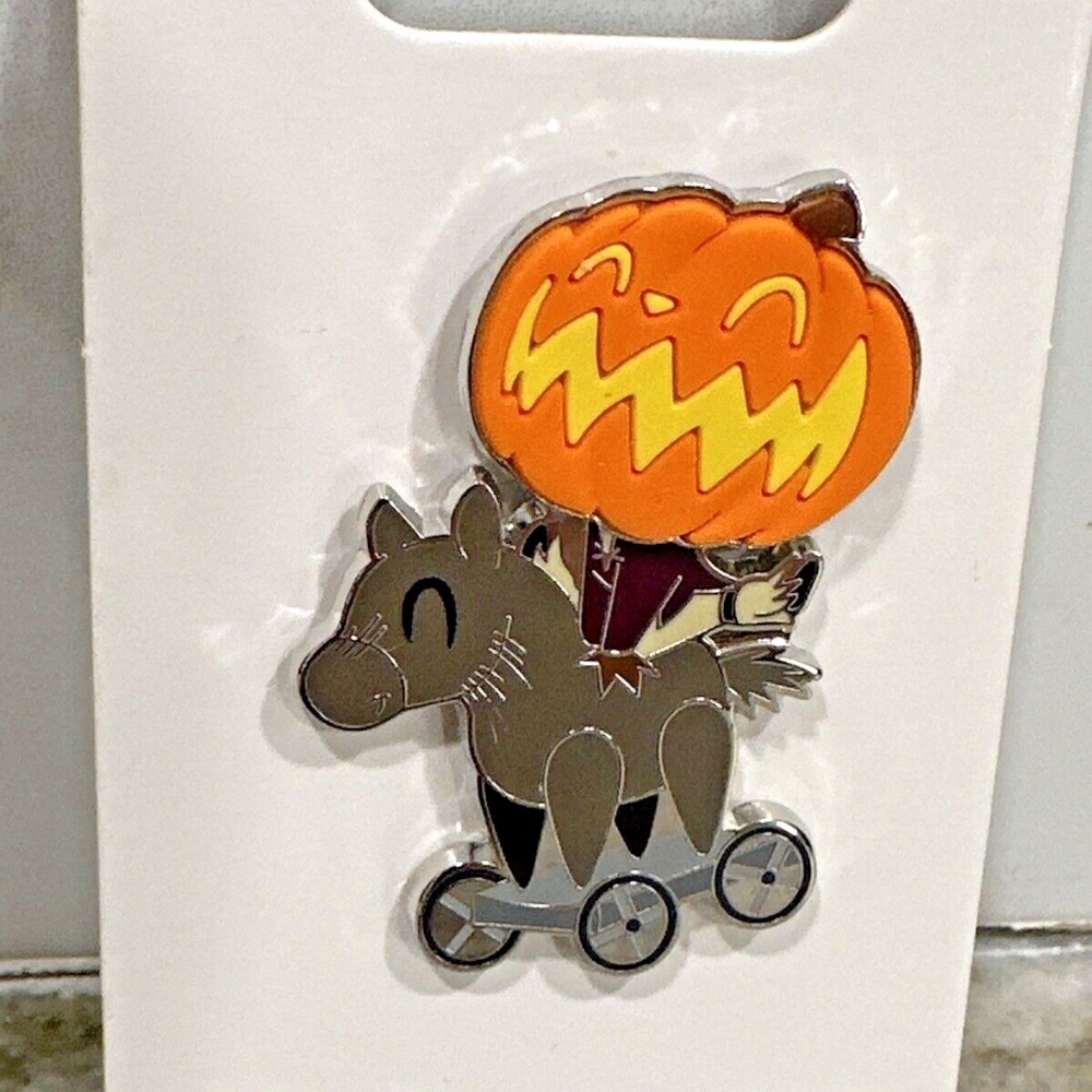 Disney PUMPKIN KING Toy Horse NBC Jack Skellington Headless Horseman Pin Retired